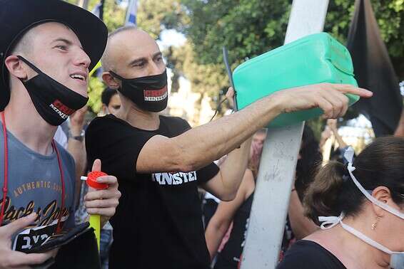 אמדורסקי מפגין // צילום: יהונתן שאול